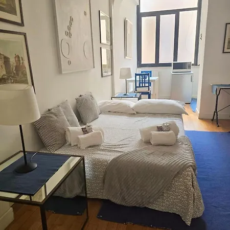 Blue&whiteapartment For 4-steps From Spanish Steps דירה